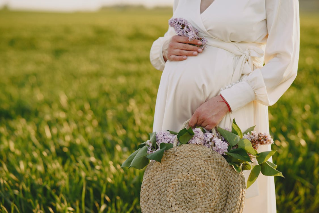 How to Look Stylish on Maternity Leave without Spending a Big Budget