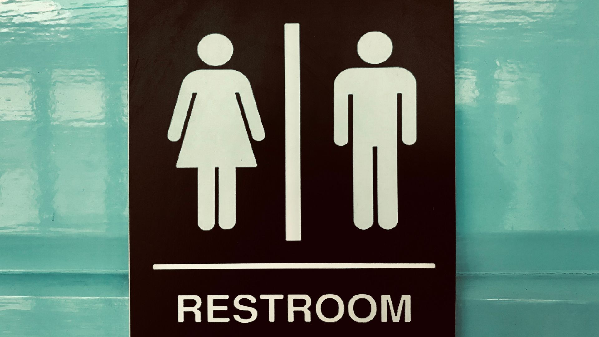 Custom Restroom Signs: The Mix of Functionality and Aesthetics