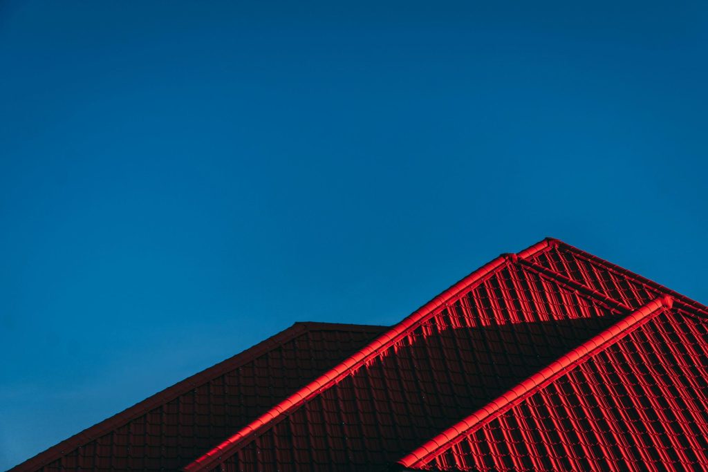 The Benefits of Hiring a Professional Roofer