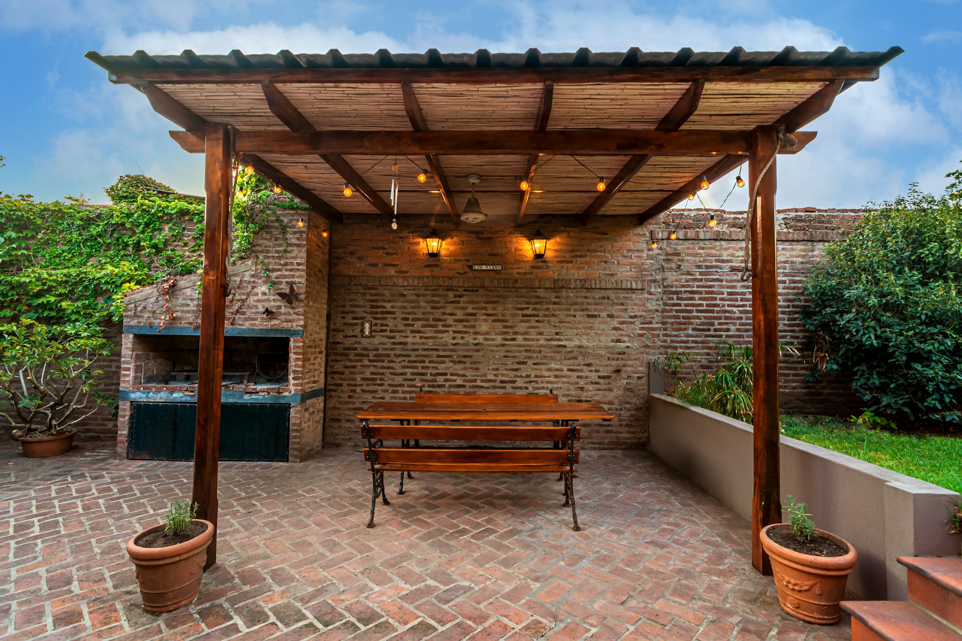 Smart Technology for Your Outdoor Living Area in 2025