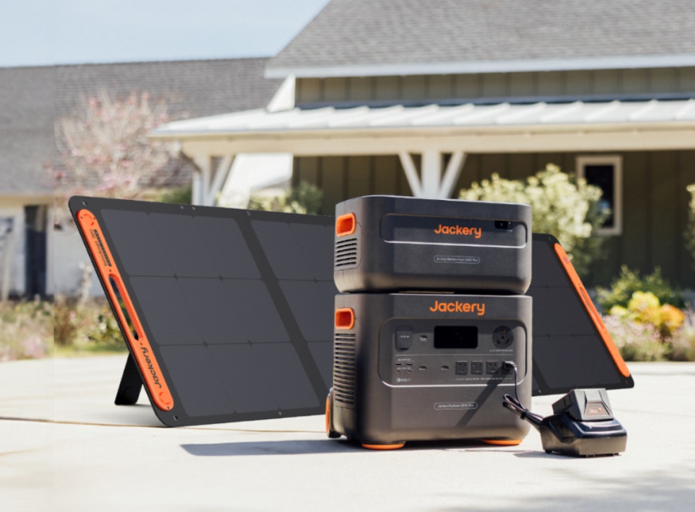 Do Solar Generators Work in Cloudy Weather?