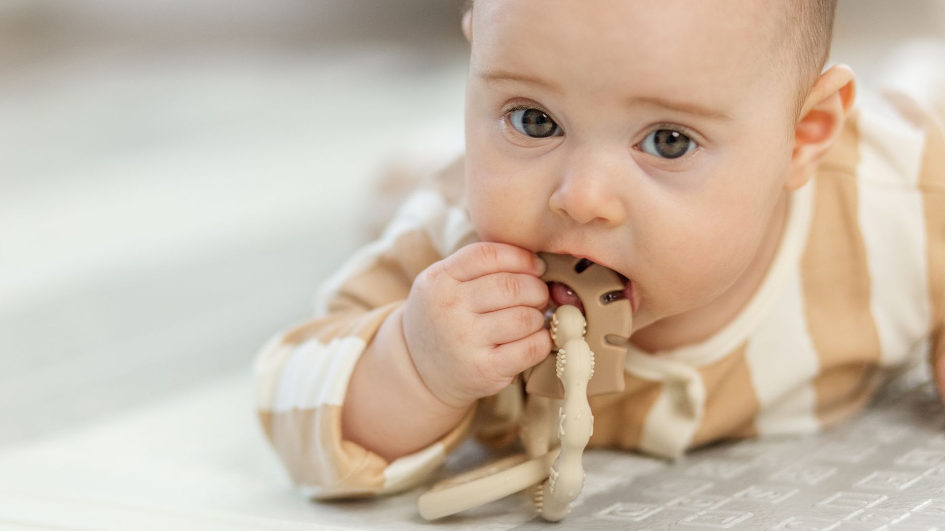 baby teeth before eruption symptoms