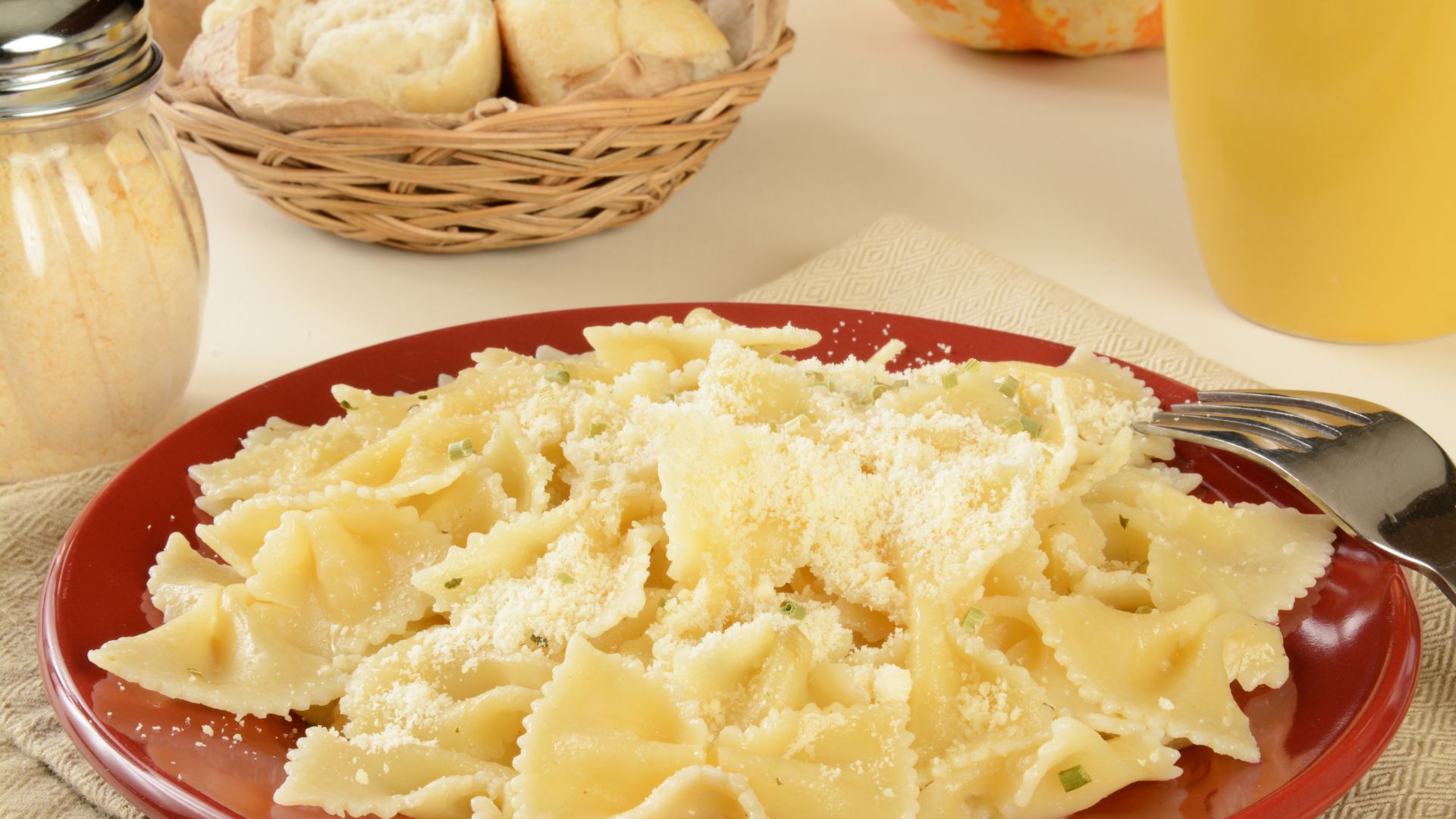 buttered noodles with parmesan