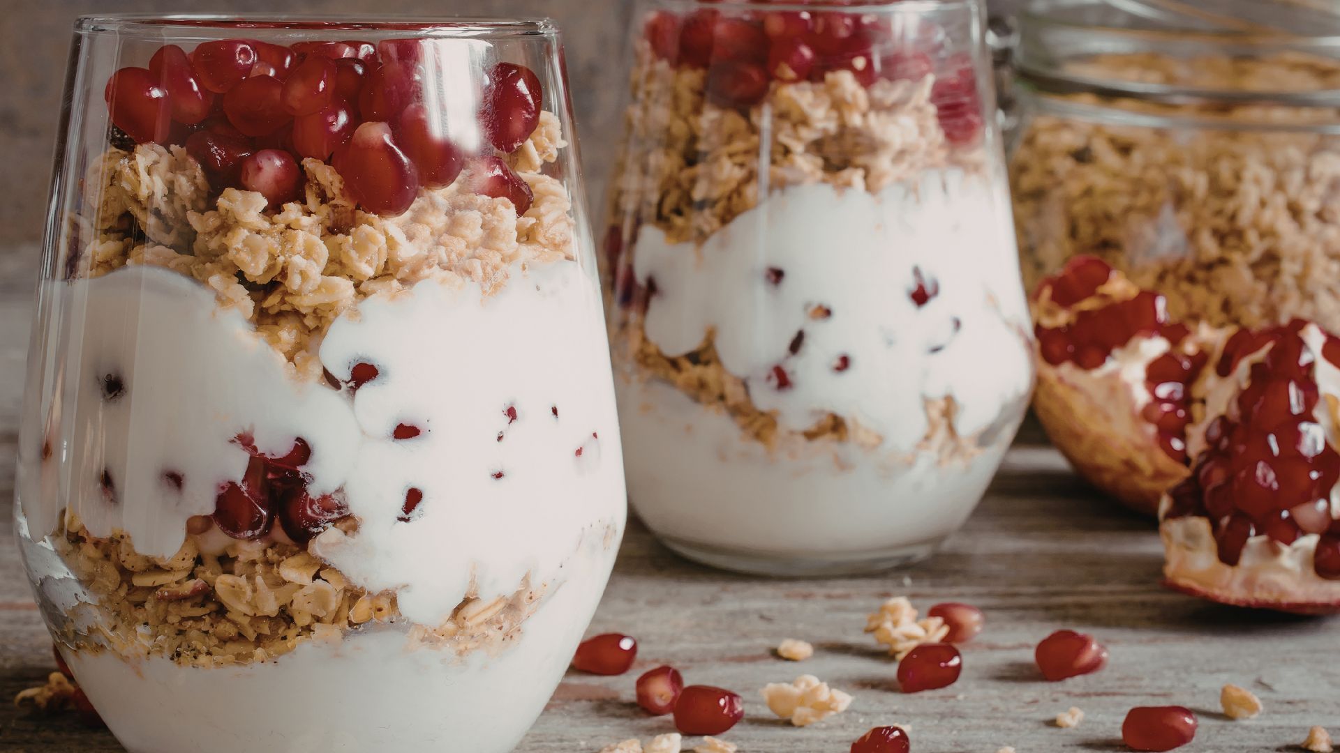 yogurt parfait with granola