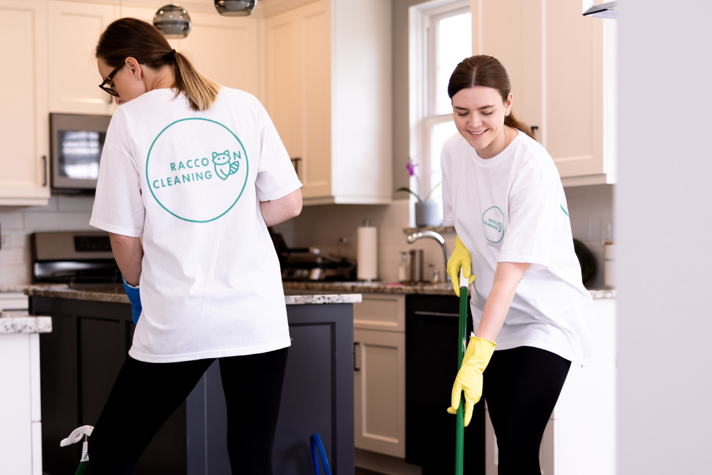 How cleaning pros get their homes guest-ready in under an hour – and how you can do the same