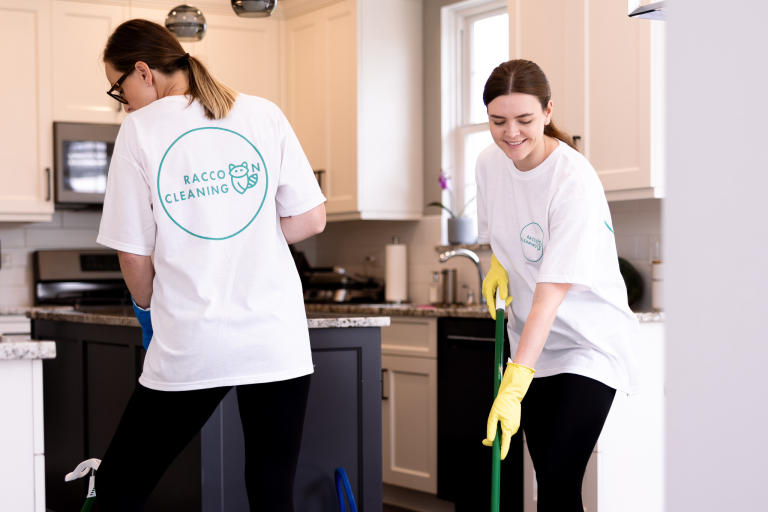 How cleaning pros get their homes guest-ready in under an hour – and how you can do the same